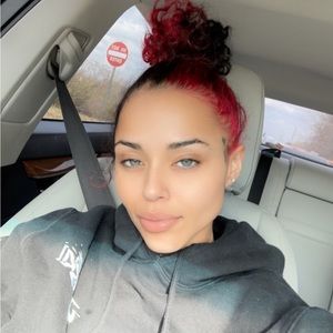 Meet your Posher, Dee